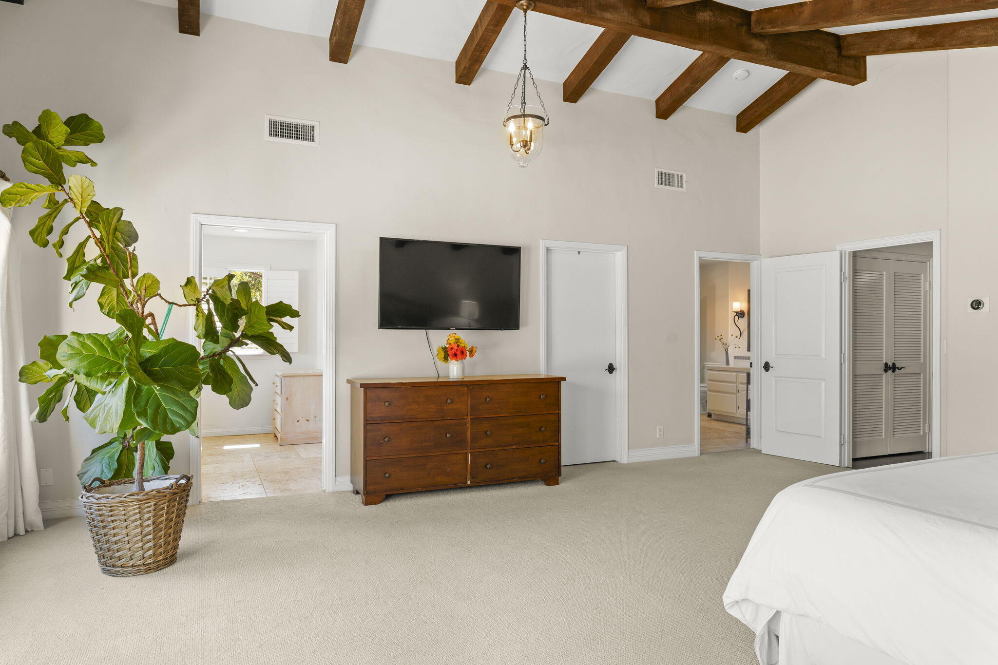 202 Boardman Road Ojai, CA 93023 - Photo 23 of 43 High beam ceiling