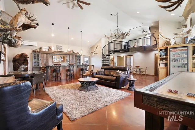 $1,240,000 | 2040 East 2200 North, Twin Falls, ID 83301