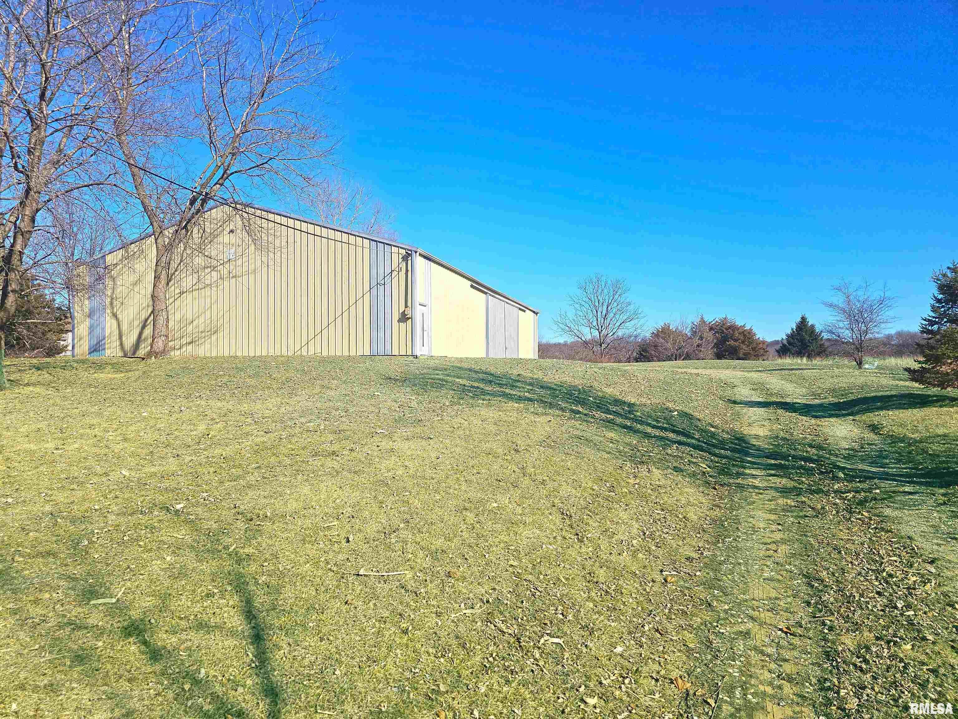 1206 Spring Bay Road East Peoria, IL 61611 - Photo 2 of 9