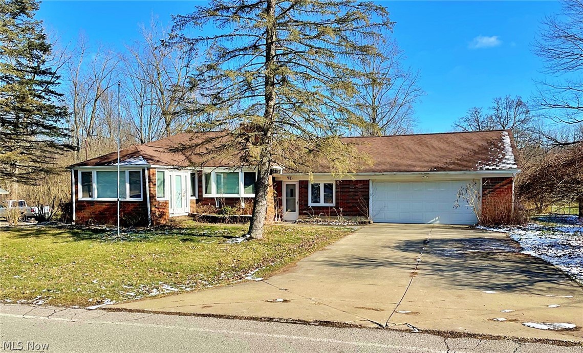 371 Annis Road Amherst, OH 44001 - Photo 3 of 31