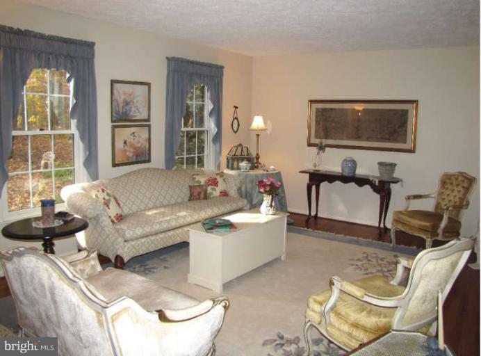 4840 Old Bartholows Road Mount Airy, MD 21771 - Photo 2 of 28 Living Room