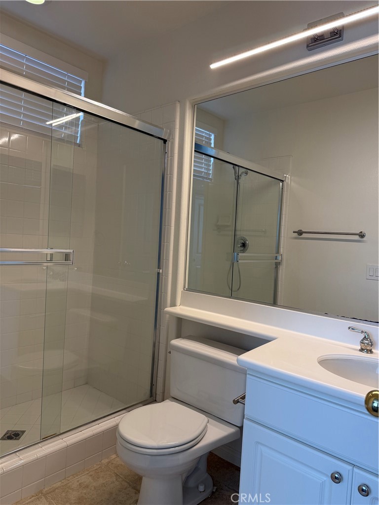 6 Ponte Irvine, CA 92606 - Photo 9 of 24 Full bath to compliment the downstairs Multi gen suite.