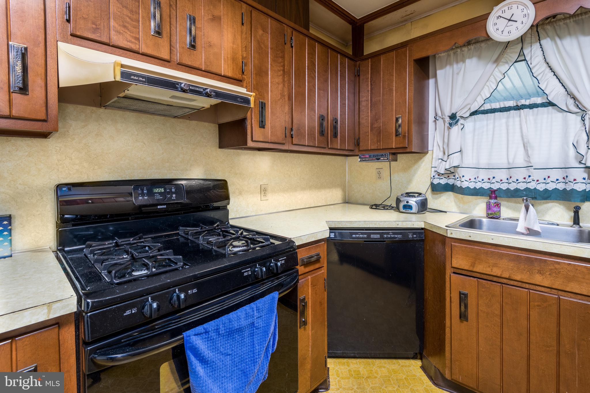 2144 Cypress Road Bethlehem, PA 18018 - Photo 7 of 22 Gallery Image 7