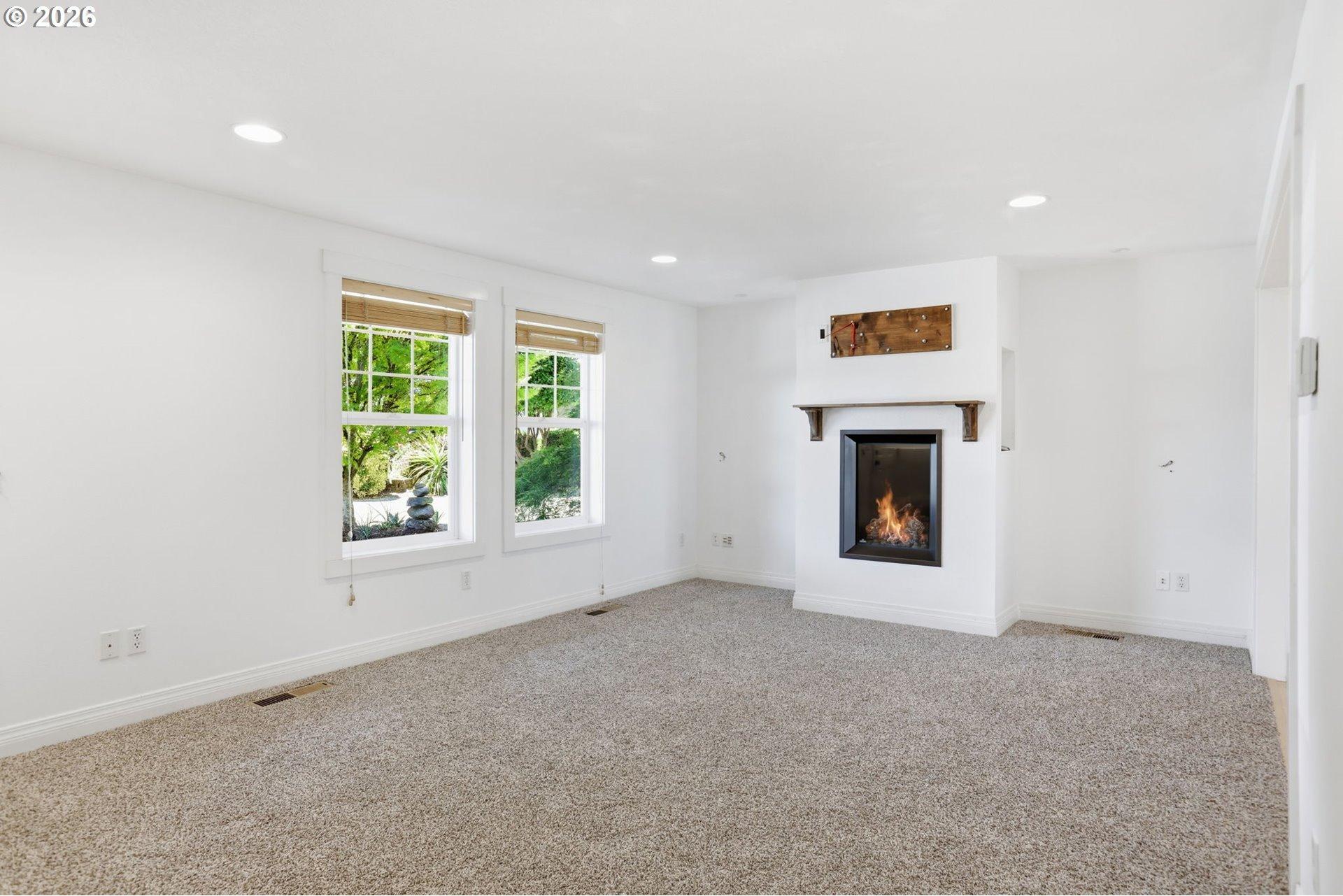 439 Vista Ridge Court Gaston, OR 97119 - Photo 8 of 48 Living Room
