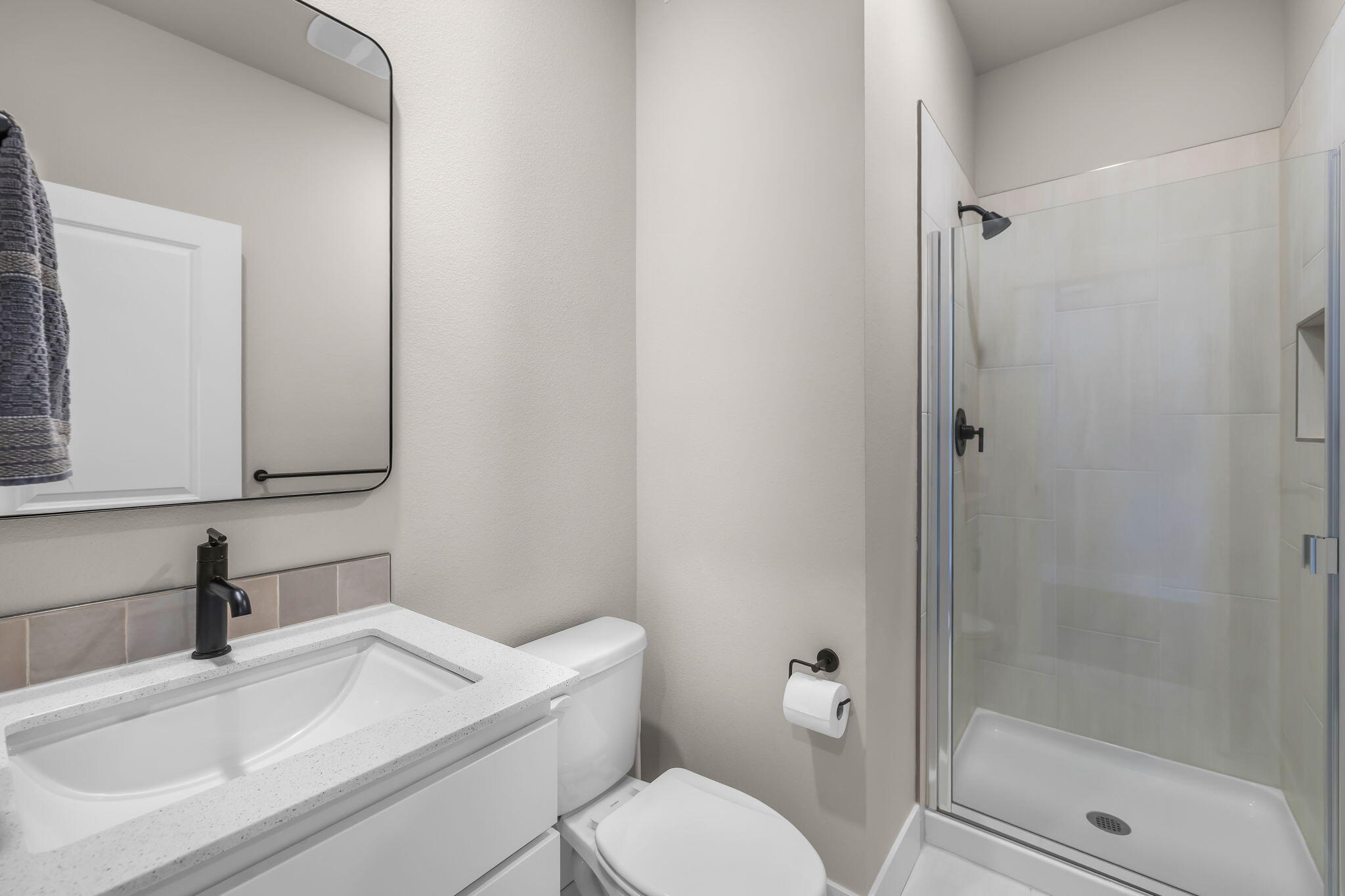 61197 Southwest Beverly Way Bend Bend, OR 97702 - Photo 4 of 32 downstairs bathroom