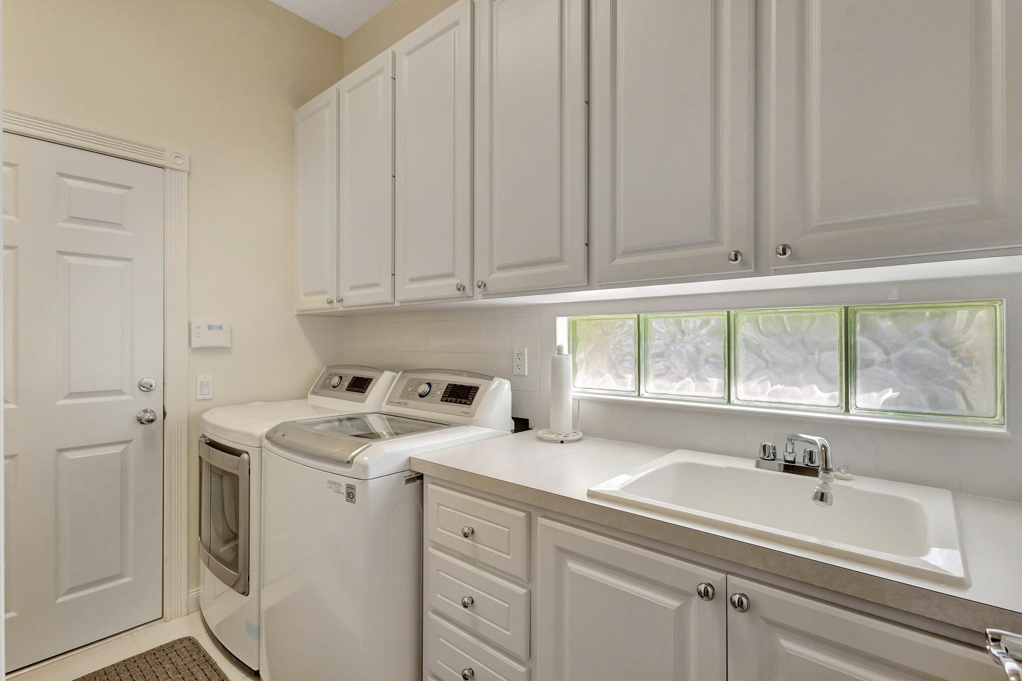 8356 Yorke Road Wellington, FL 33414 - Photo 36 of 74 Laundry Room