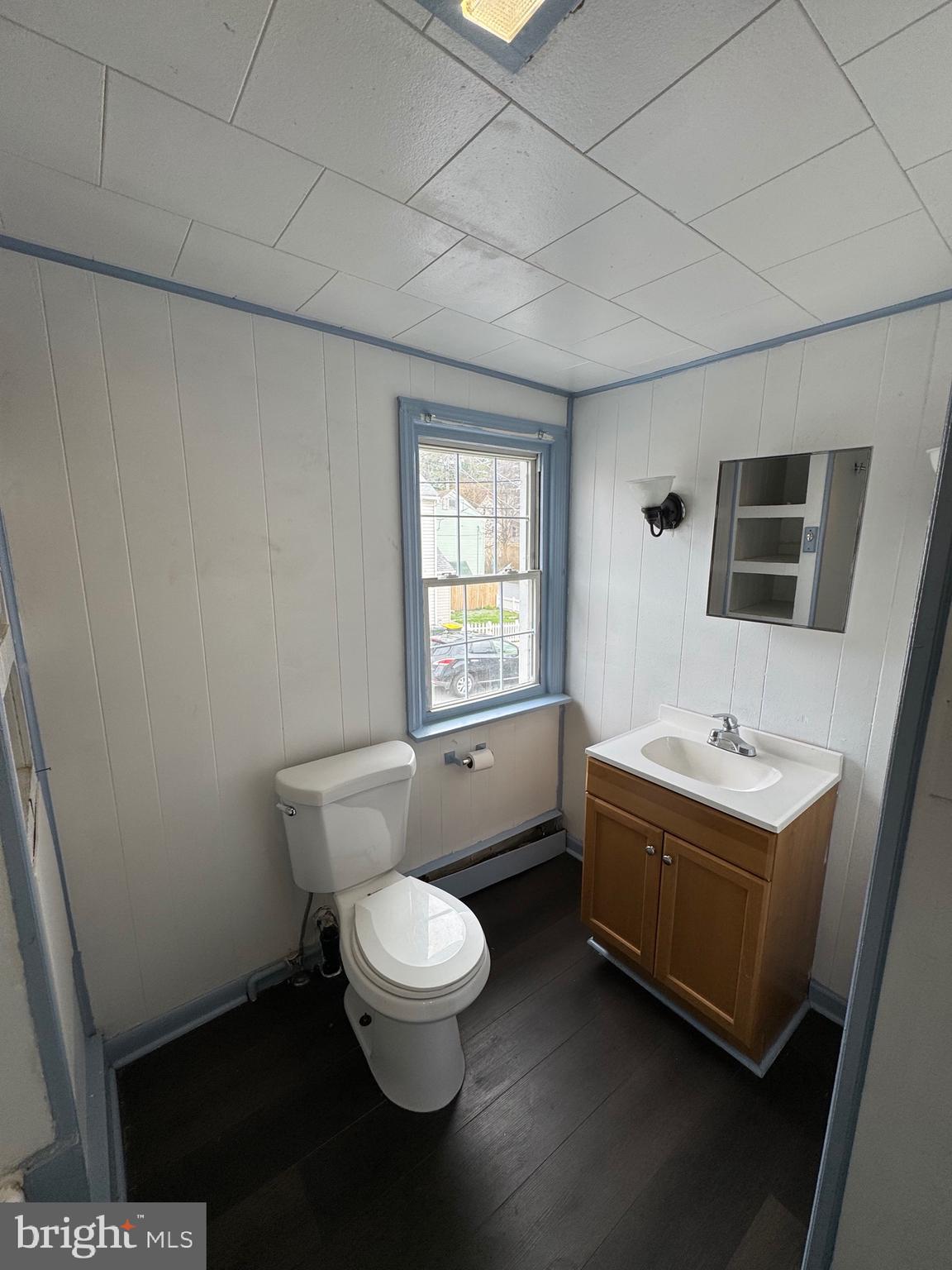 362 South 3rd Street Columbia, PA 17512 - Photo 9 of 14 a bathroom with a toilet sink a mirror and bathtub