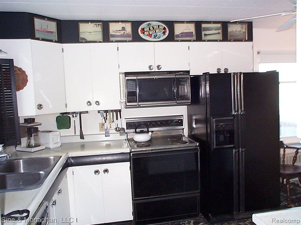 1413 River Road St. Clair, MI 48079 - Photo 14 of 25 14 KITCHEN 1413 River Rd.jpg