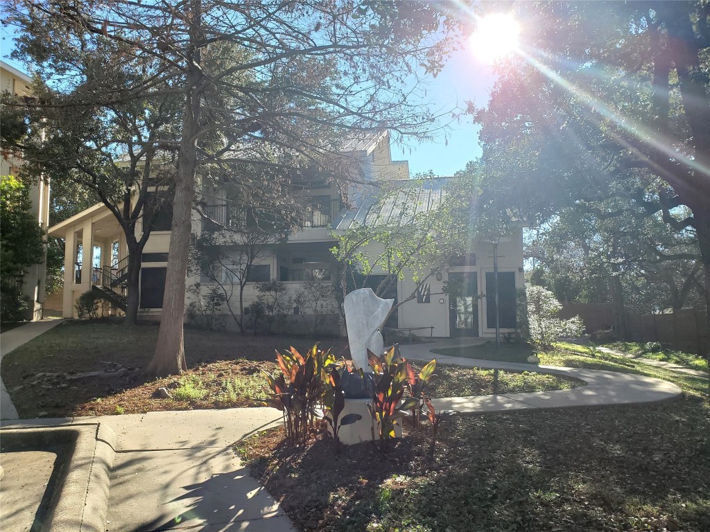 2209 Hancock Drive, Unit 16 Austin, TX 78756 - Photo 19 of 20 a view of a patio with table and chairs and potted plants