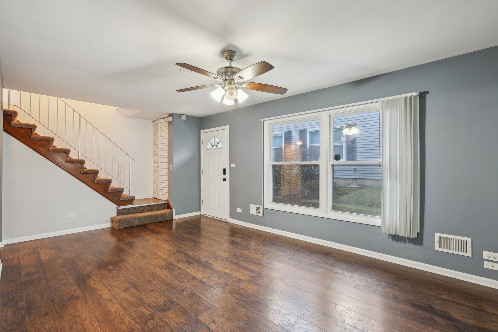 1945 Hancock Drive Hoffman Estates, IL 60169 - Photo 5 of 21