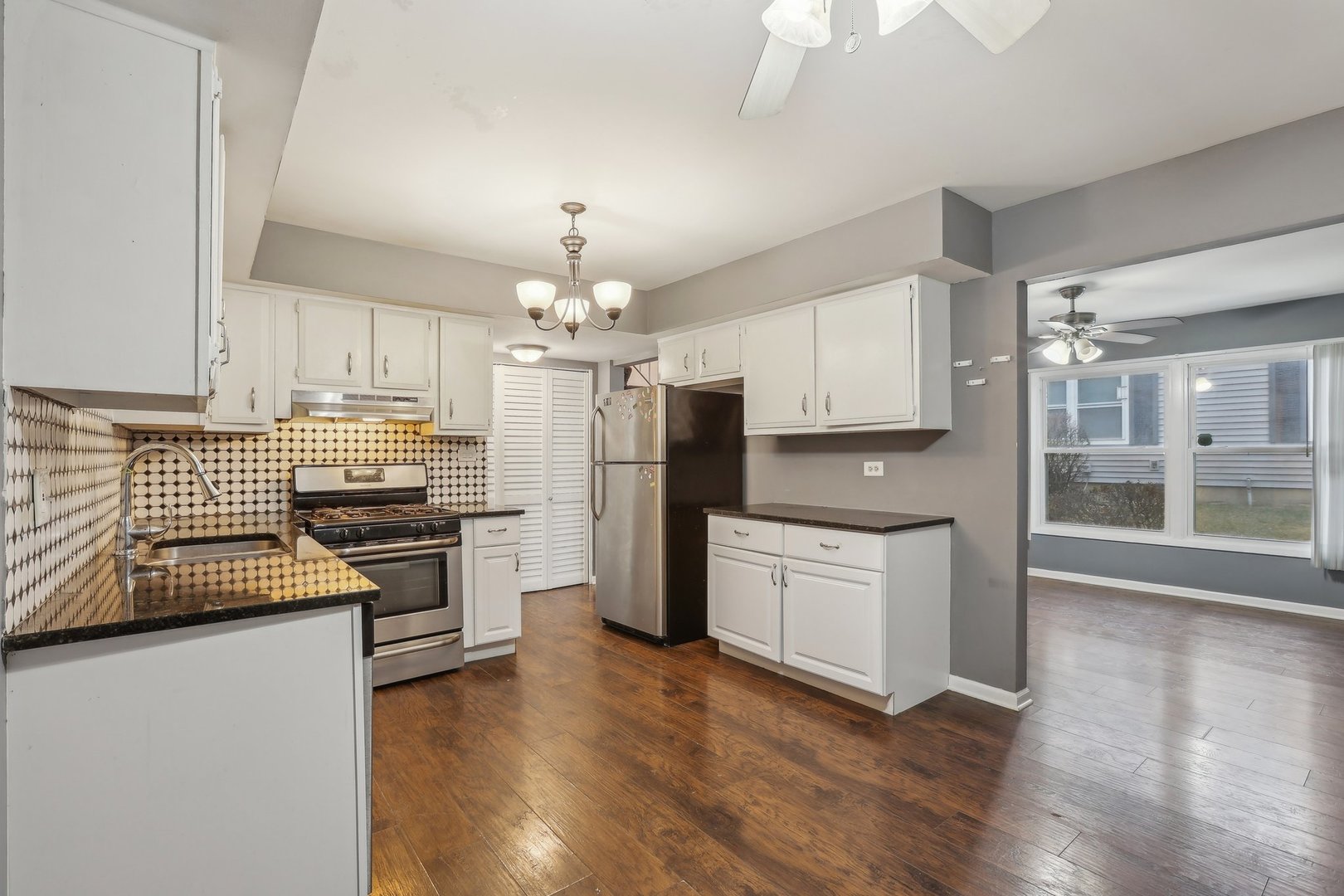 1945 Hancock Drive Hoffman Estates, IL 60169 - Photo 8 of 21