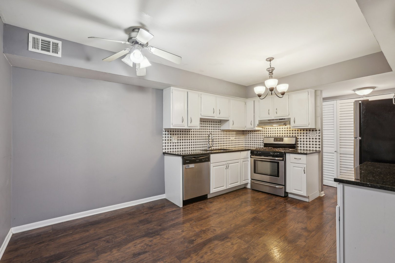 1945 Hancock Drive Hoffman Estates, IL 60169 - Photo 9 of 21