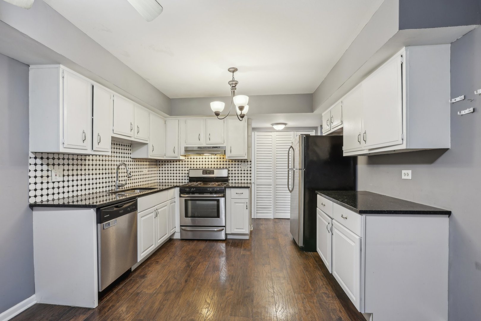 1945 Hancock Drive Hoffman Estates, IL 60169 - Photo 10 of 21