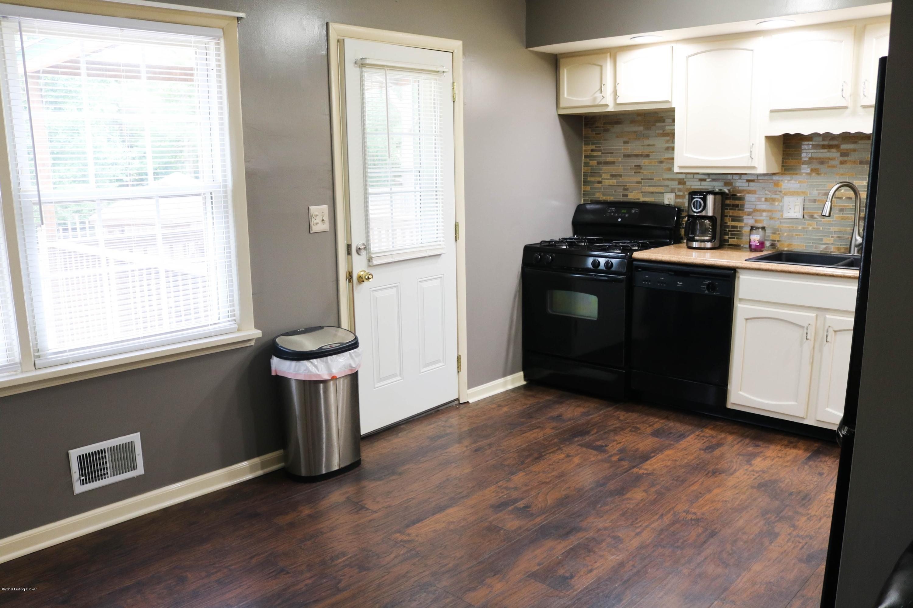 5300 Rayburn Road Louisville, KY 40272 - Photo 11 of 99 11