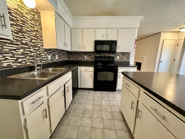 $1,000 | 11506 Meadow Pines Court, Unit B, Houston, TX 77477