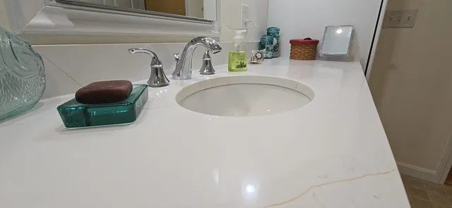 $470,000 | 33 Old Stage Road, Unit 34, Litchfield, NH 03052