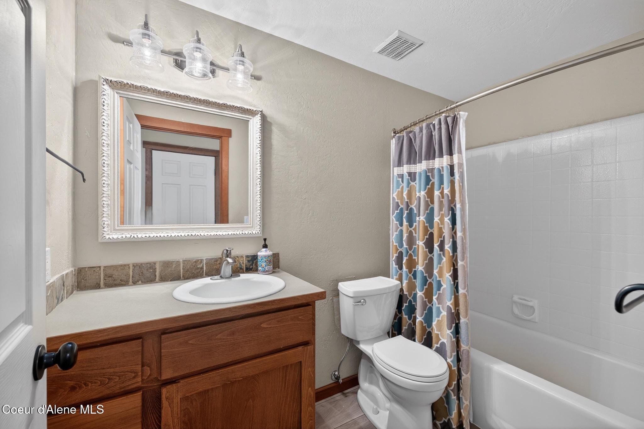 5305 West Fairway Lane, Unit 18 Rathdrum, ID 83858 - Photo 17 of 63 Bathroom