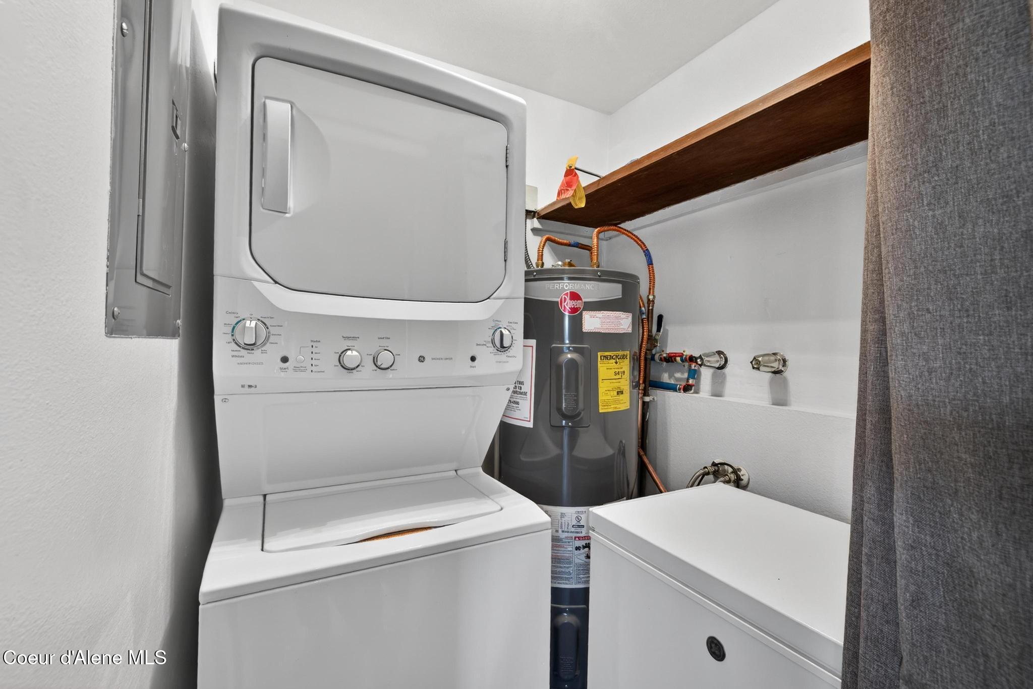 5305 West Fairway Lane, Unit 18 Rathdrum, ID 83858 - Photo 18 of 63 Laundry Room