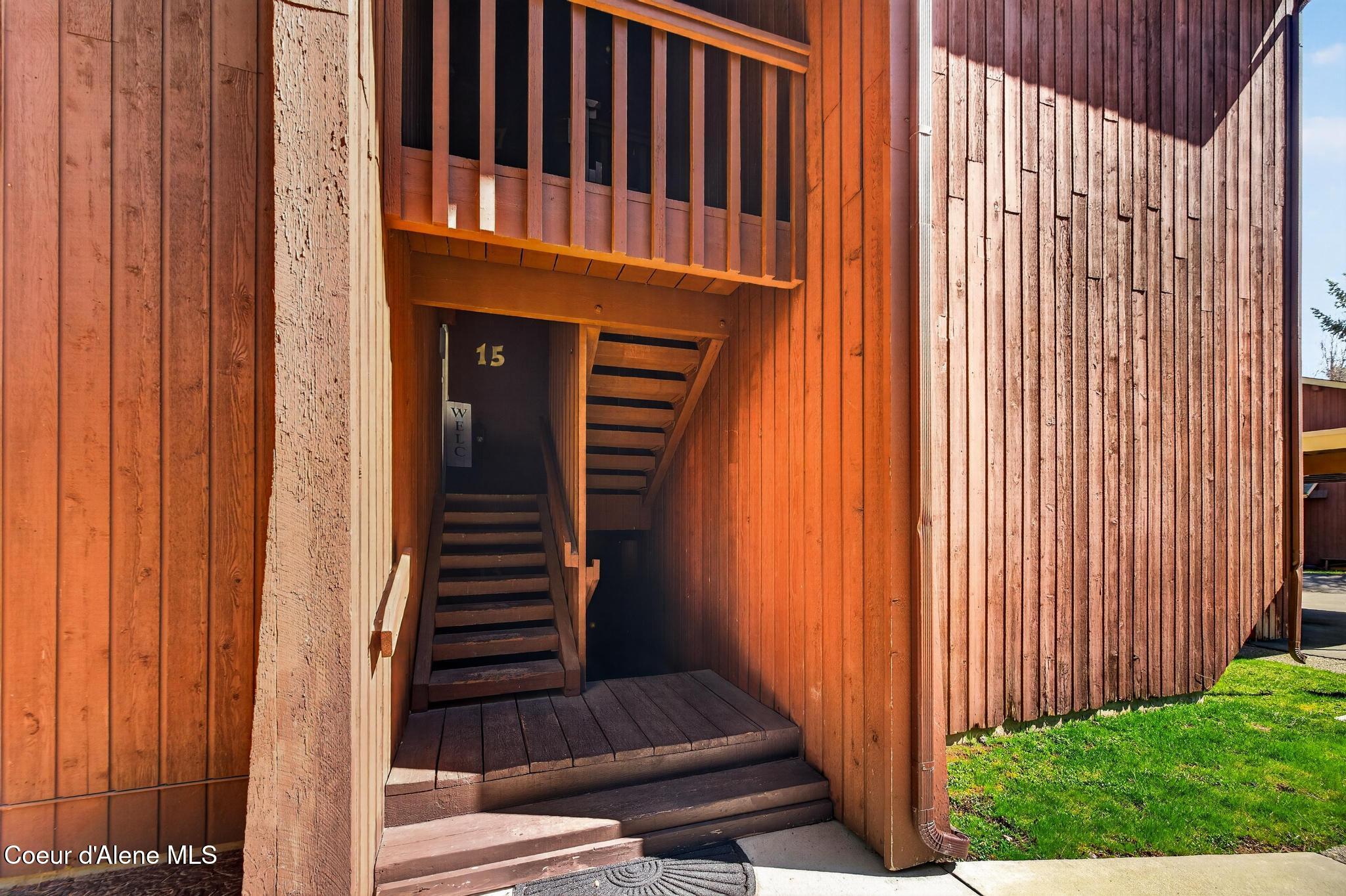 5305 West Fairway Lane, Unit 18 Rathdrum, ID 83858 - Photo 4 of 63 Staircase