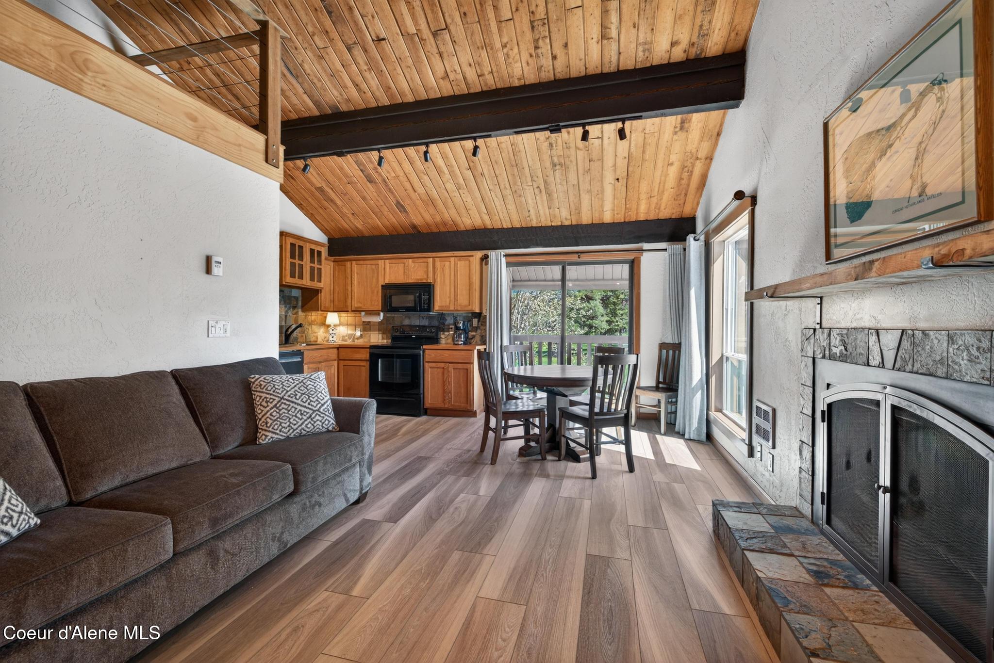 5305 West Fairway Lane, Unit 18 Rathdrum, ID 83858 - Photo 7 of 63 Tongue & Grove Ceiling