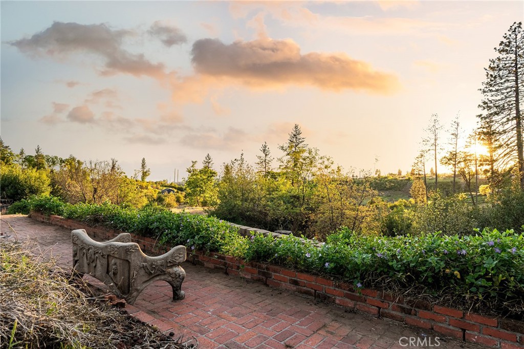 5399 Newland Road Paradise, CA 95969 - Photo 4 of 27 a view of a terrace with sitting area