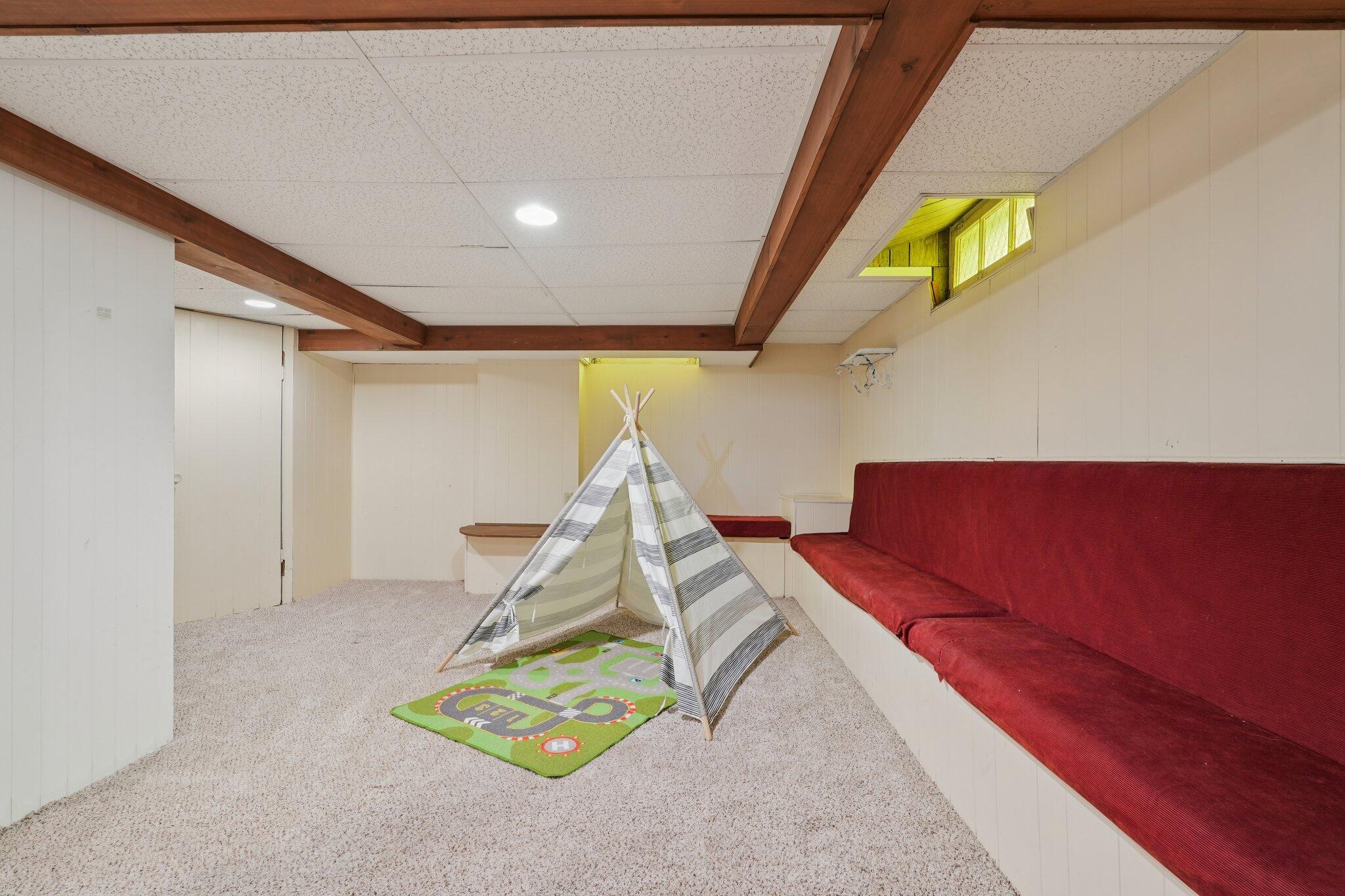 5671 North Bay Ridge Avenue Whitefish Bay, WI 53217 - Photo 27 of 39 Somewhat separated from bar area.