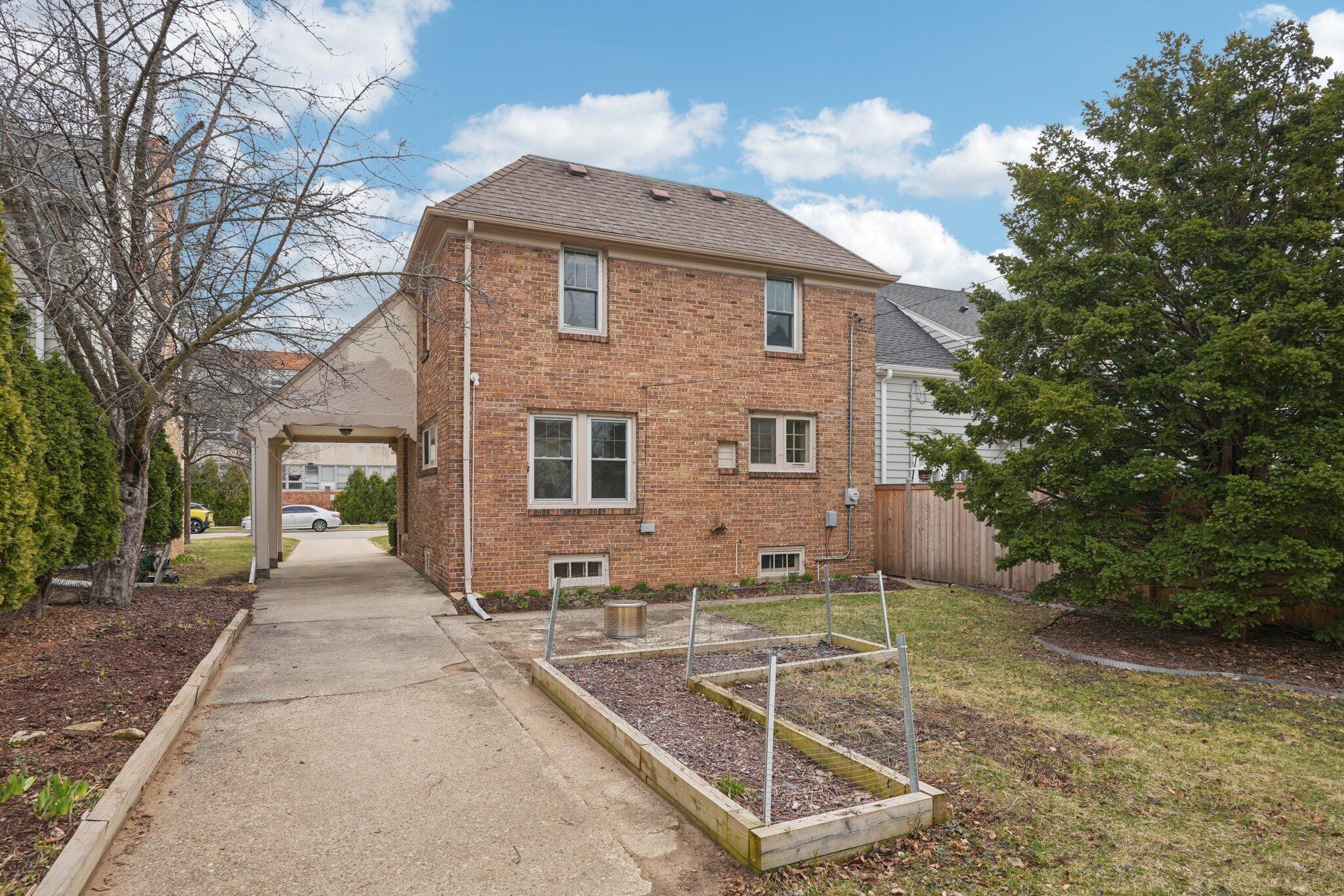 5671 North Bay Ridge Avenue Whitefish Bay, WI 53217 - Photo 28 of 39 No shortcuts on this home's construction...bricks used all the way around.