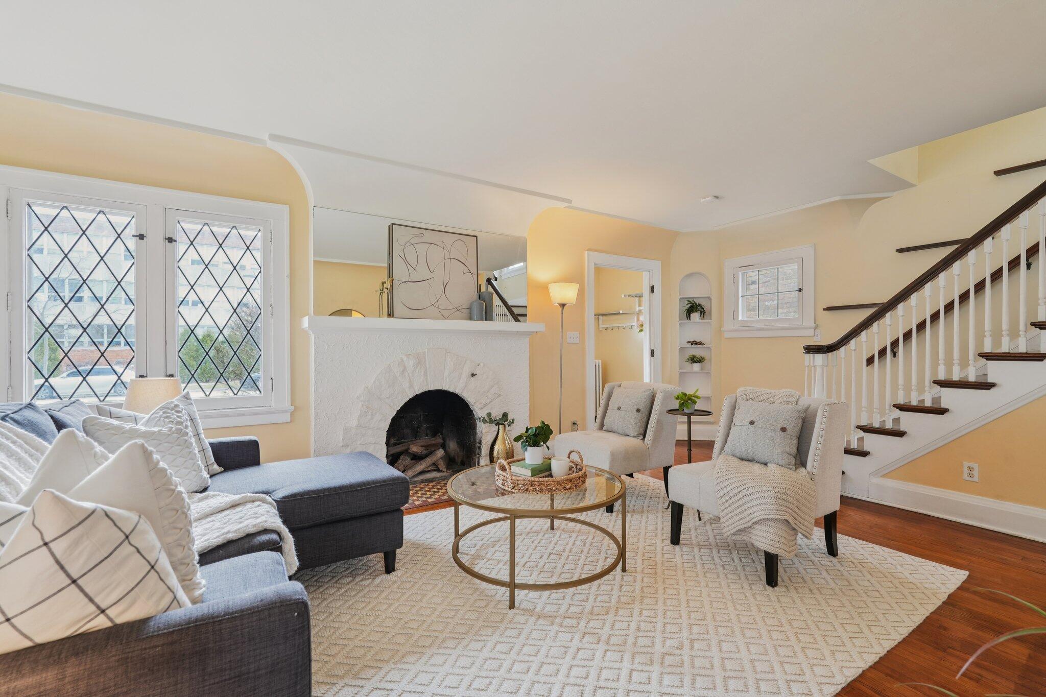 5671 North Bay Ridge Avenue Whitefish Bay, WI 53217 - Photo 7 of 39 Coved ceiling and leaded-glass windows.