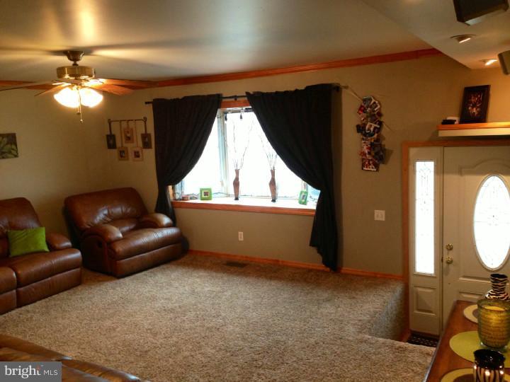 12319 Dunks Ferry Road Philadelphia, PA 19154 - Photo 7 of 15 Living Room