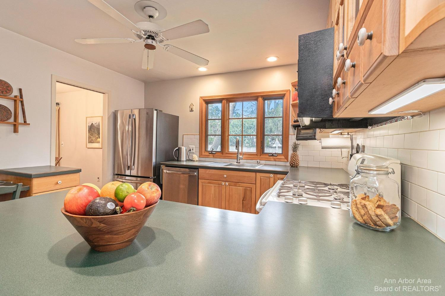43426 Hanford Road Canton, MI 48187 - Photo 10 of 27 Photo 10