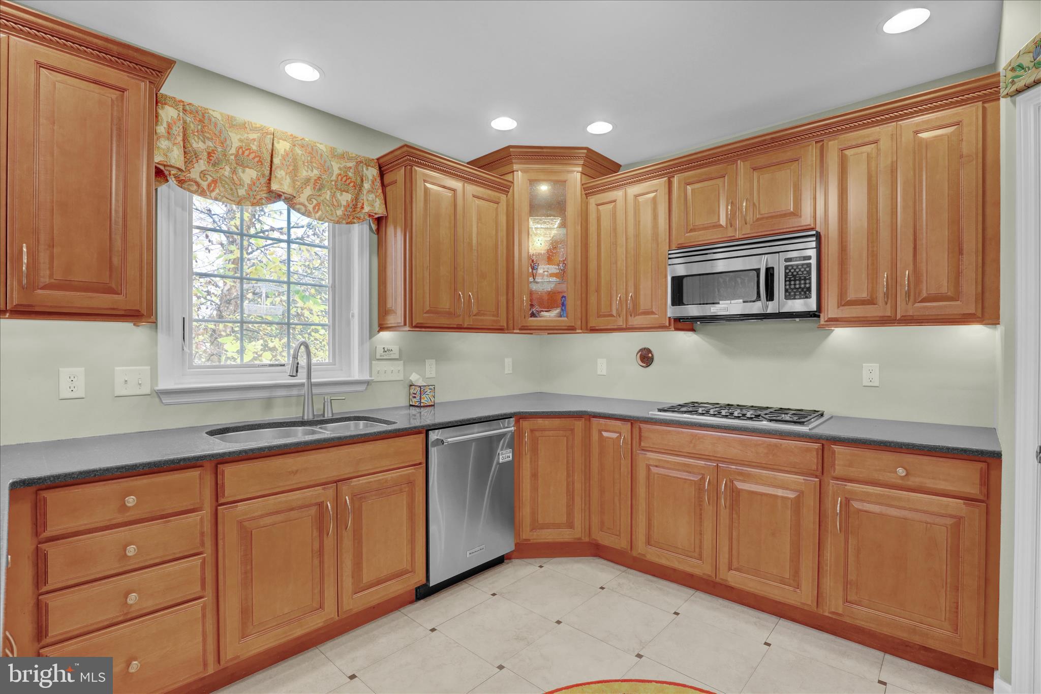 35 Pacific Avenue Sinking Spring, PA 19608 - Photo 17 of 63 7J8A2296