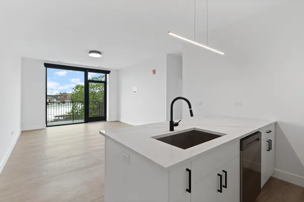 $2,595 | 3140 North Clybourn Avenue, Unit 408, Chicago, IL 60618