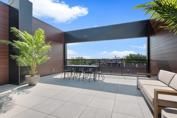 $2,595 | 3140 North Clybourn Avenue, Unit 408, Chicago, IL 60618