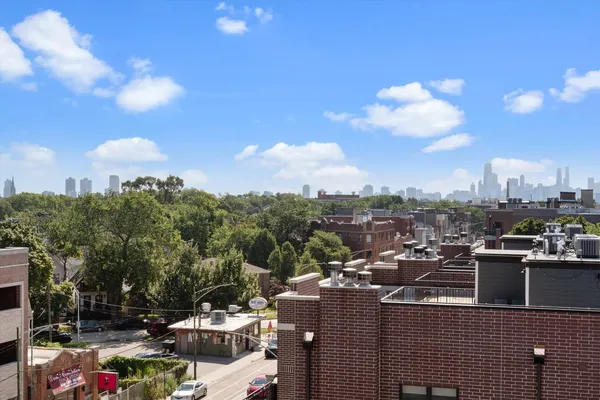 $2,595 | 3140 North Clybourn Avenue, Unit 408, Chicago, IL 60618