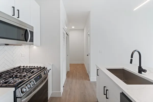 $2,595 | 3140 North Clybourn Avenue, Unit 408, Chicago, IL 60618