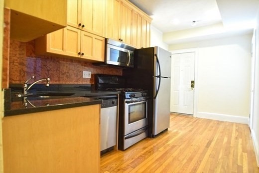 73 Thatcher Street, Unit 302 Brookline, MA 02446 - Photo 3 of 12