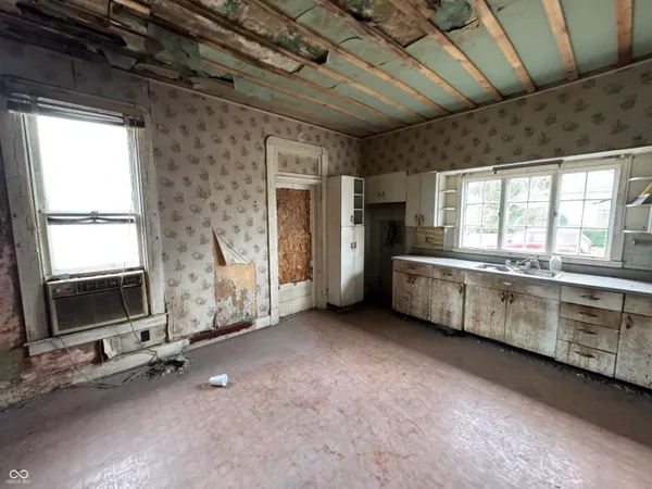 $69,500 | 854 East 900 North, Mays, IN 46155