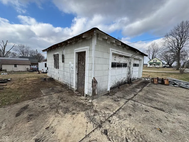 $69,500 | 854 East 900 North, Mays, IN 46155