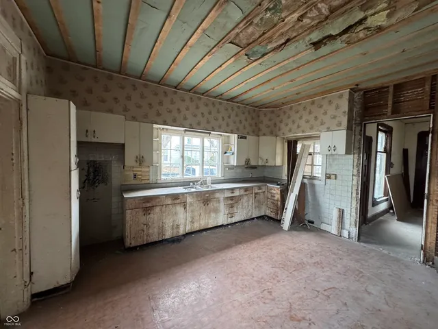 $69,500 | 854 East 900 North, Mays, IN 46155