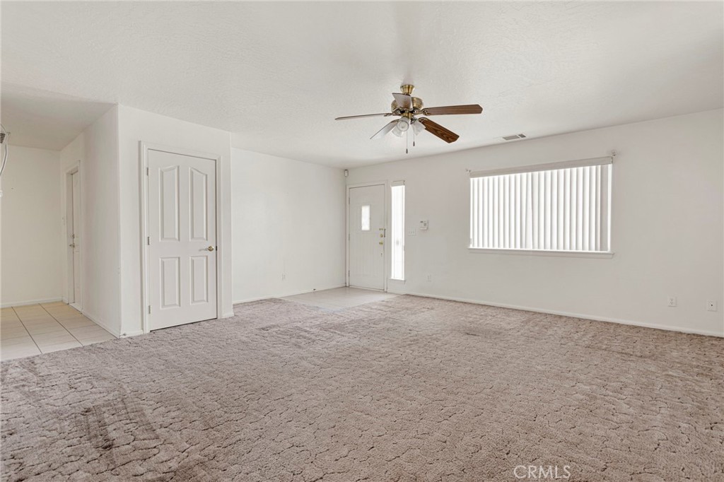 11281 4th Hesperia, CA 92345 - Photo 6 of 35 Spacious living room upon entry