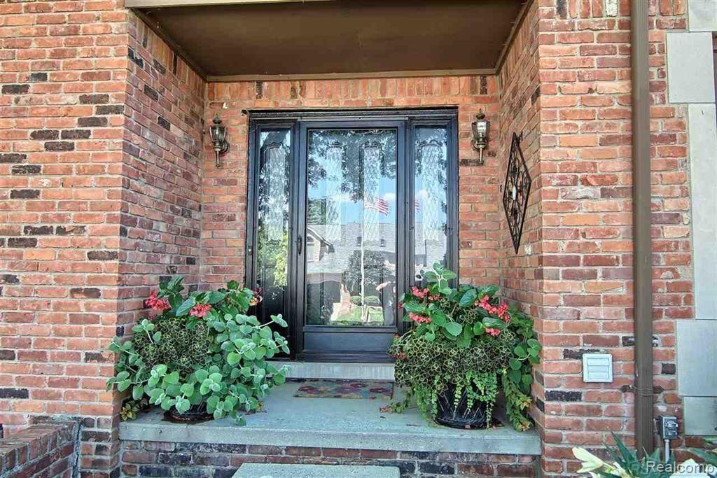 629 Snowmass Drive Rochester, MI 48309 - Photo 2 of 36 2.JPG
