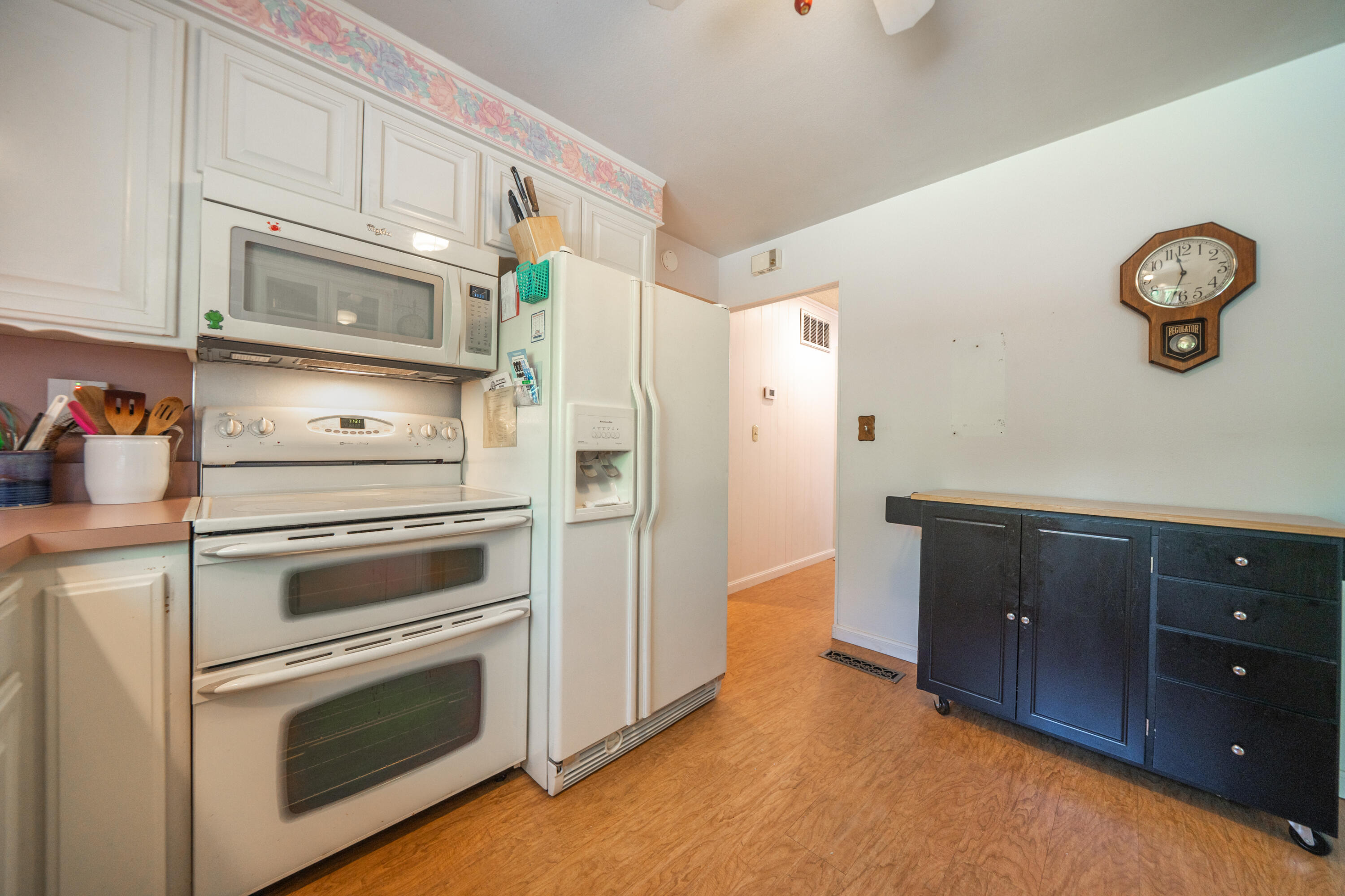 596 Estate Street Redding, CA 96002 - Photo 9 of 29 596 Estate St-22