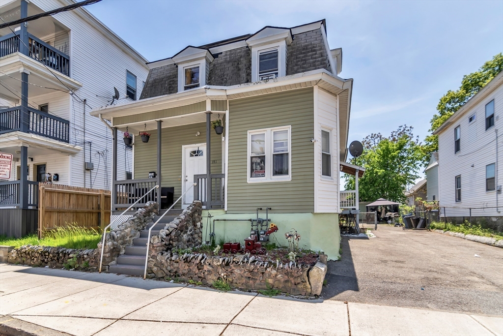 191 Farnham Street Lawrence, MA 01843 - Photo 3 of 31 a front view of a house