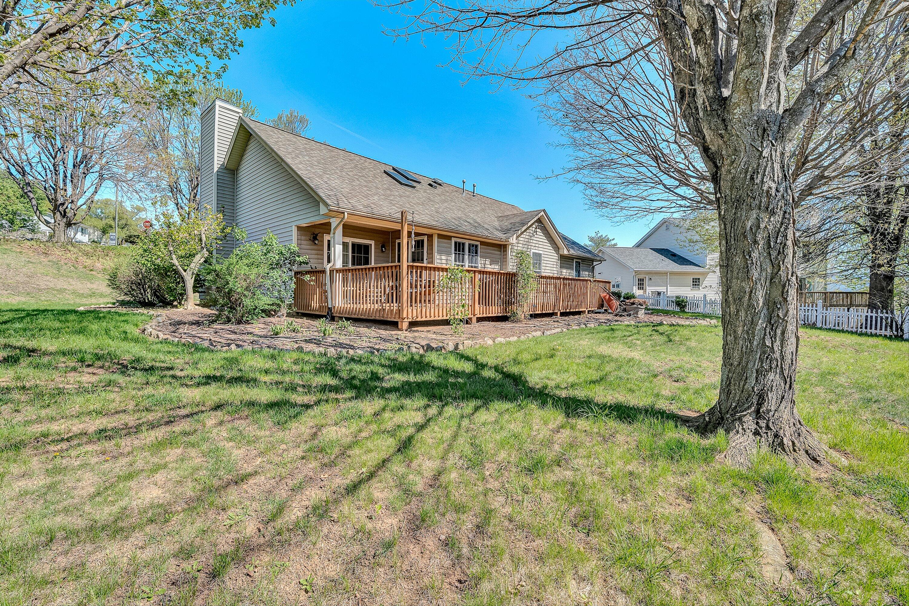 5610 Cortland Road Roanoke, VA 24019 - Photo 2 of 36 35-VM-00684