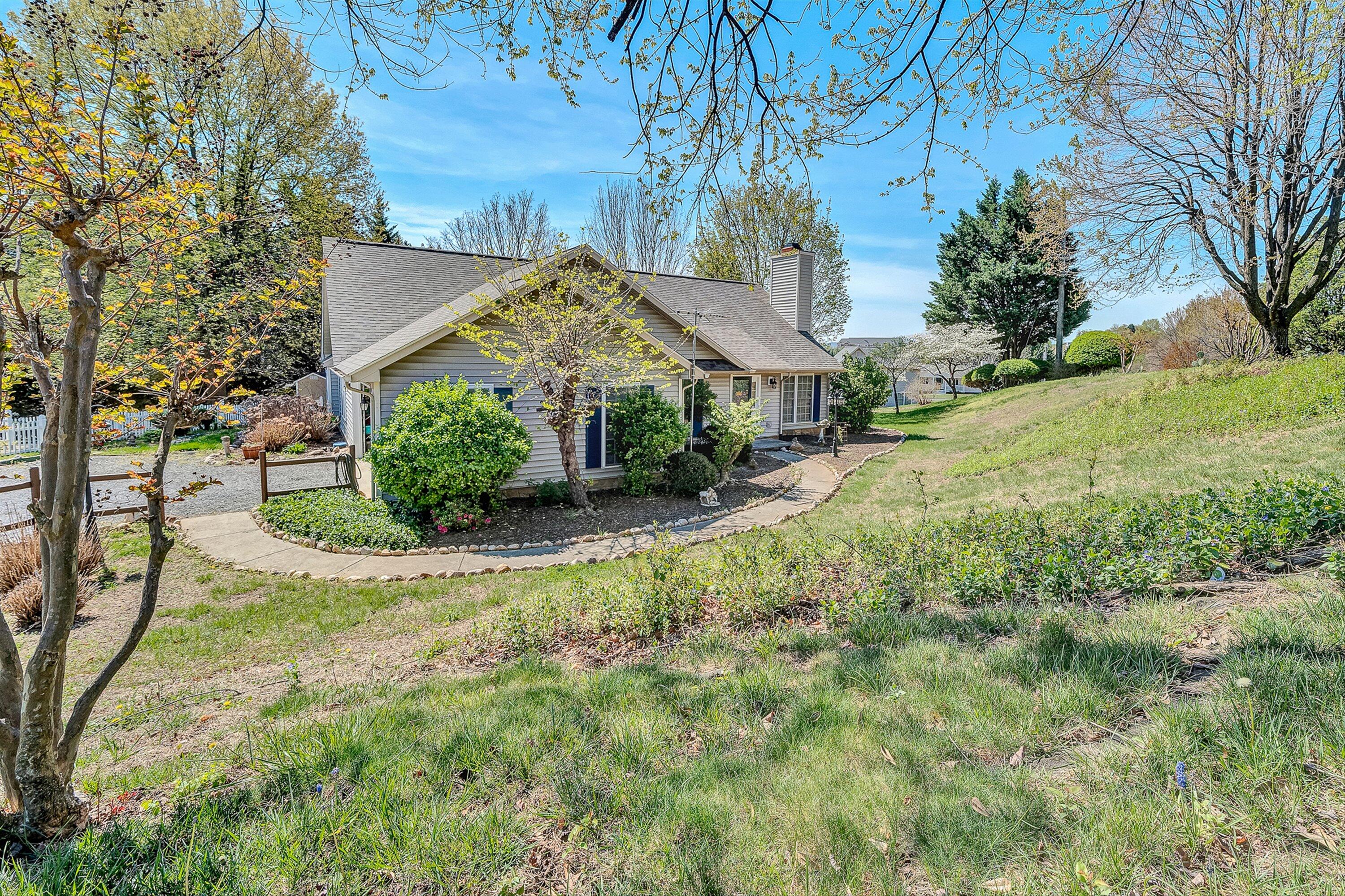 5610 Cortland Road Roanoke, VA 24019 - Photo 3 of 36 02-VM-00690