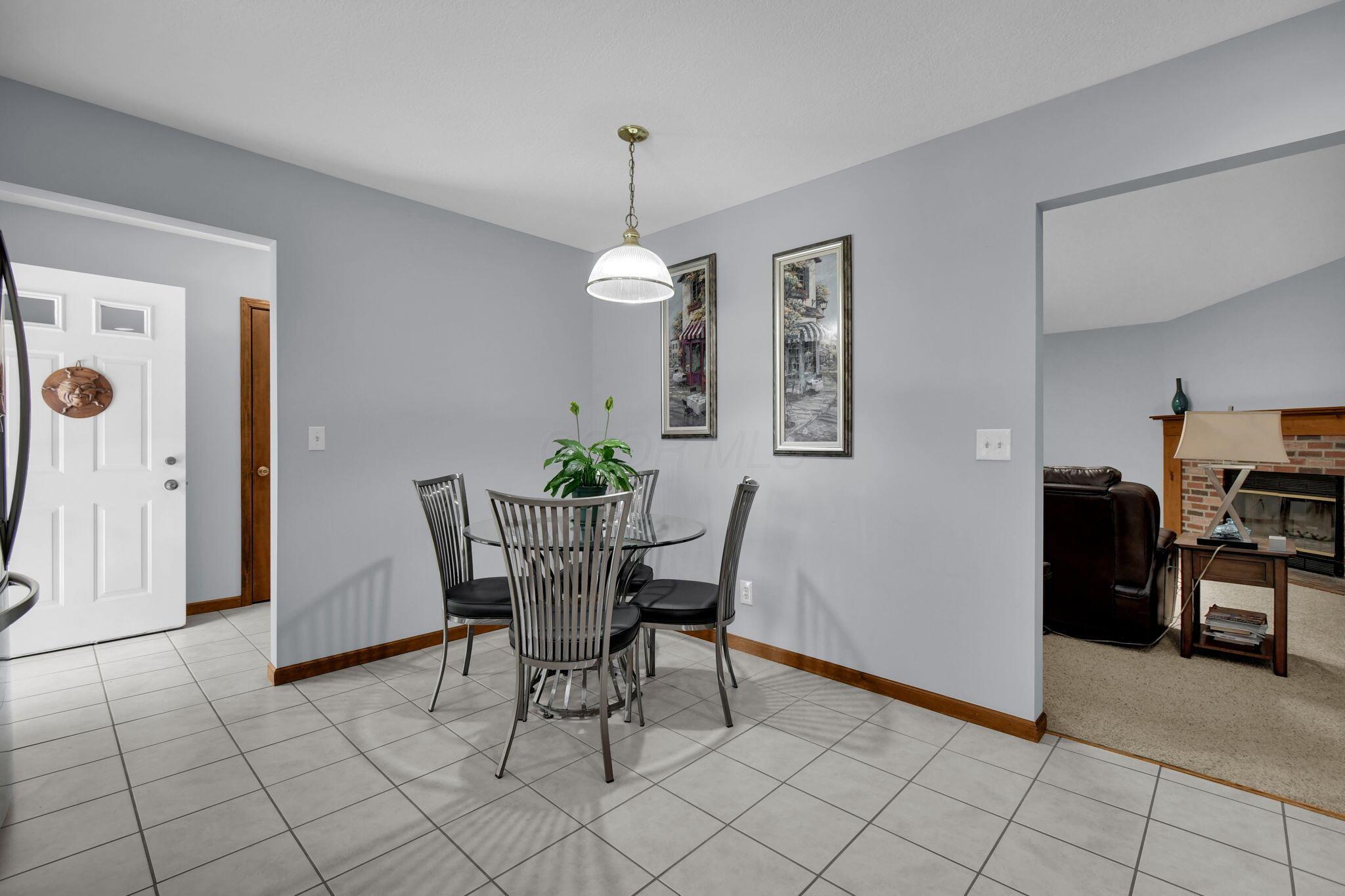 10959 Heimberger Road Northwest Baltimore, OH 43105 - Photo 16 of 48 Kitchen Eating Area