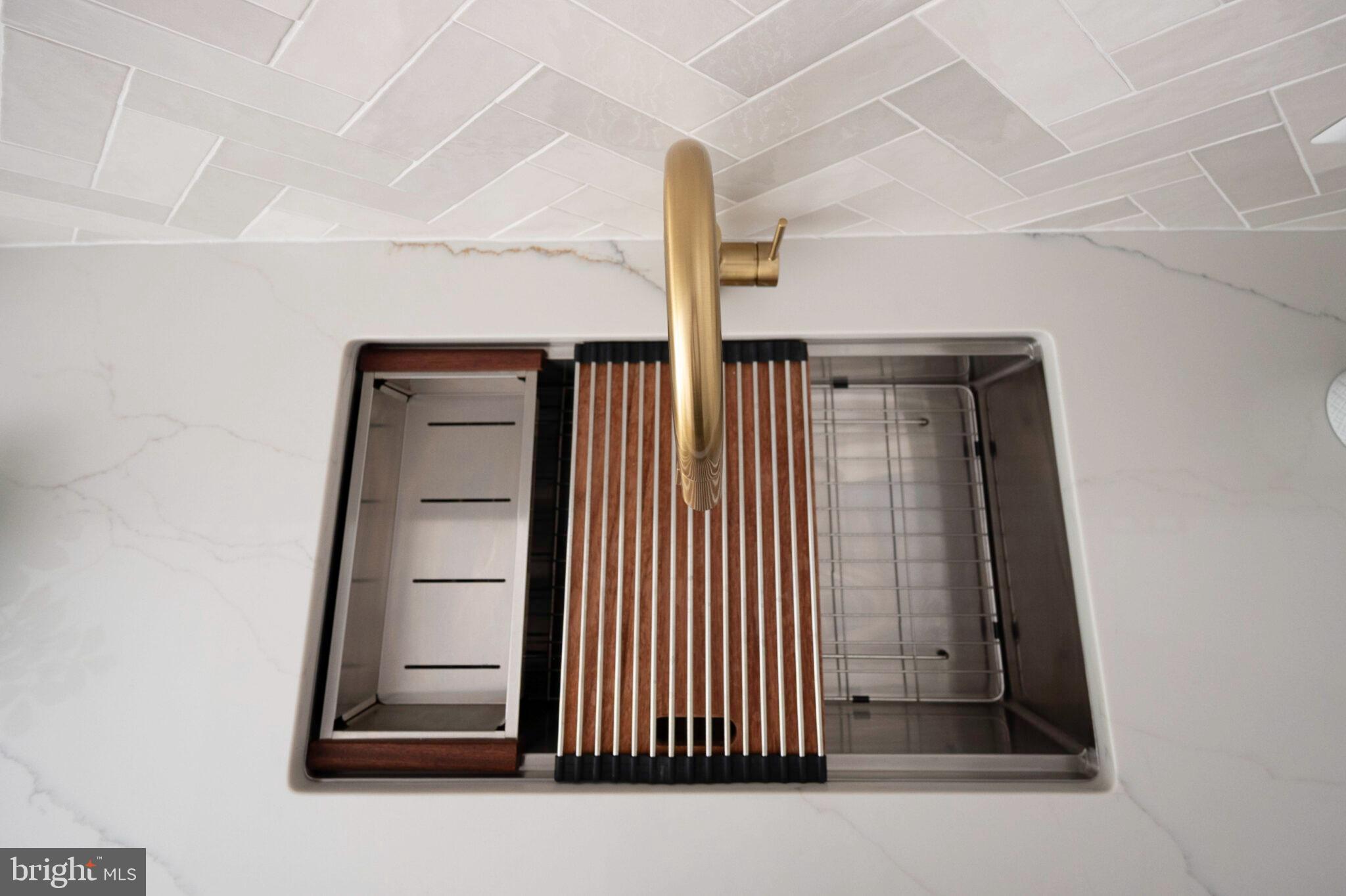 1309 4th Street Southwest, Unit TH9 Washington, DC 20024 - Photo 17 of 63 a view of a door