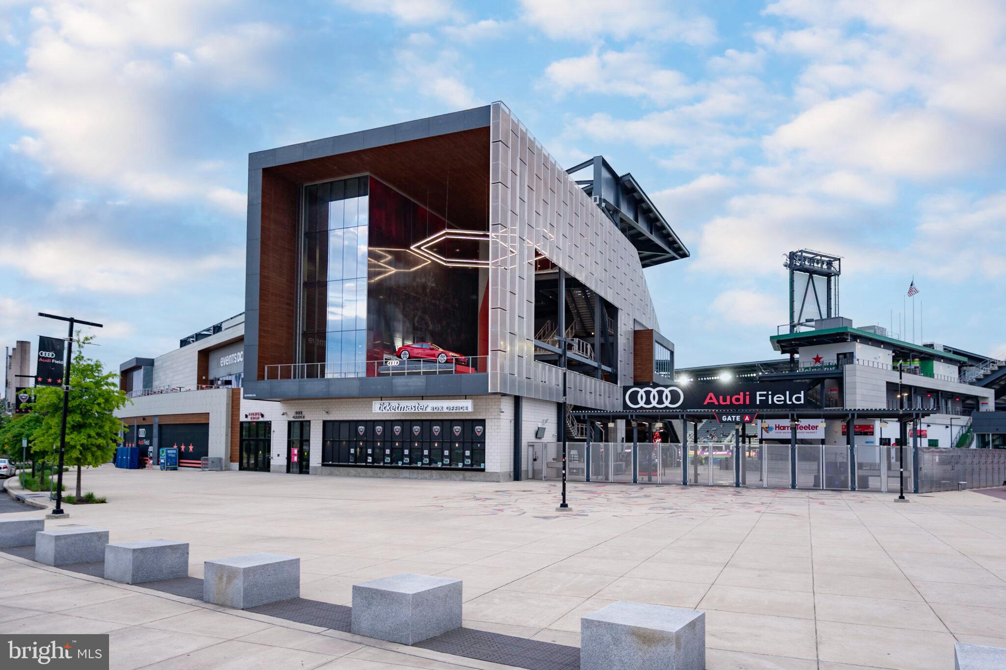 1309 4th Street Southwest, Unit TH9 Washington, DC 20024 - Photo 60 of 63 a view of a building with sitting area