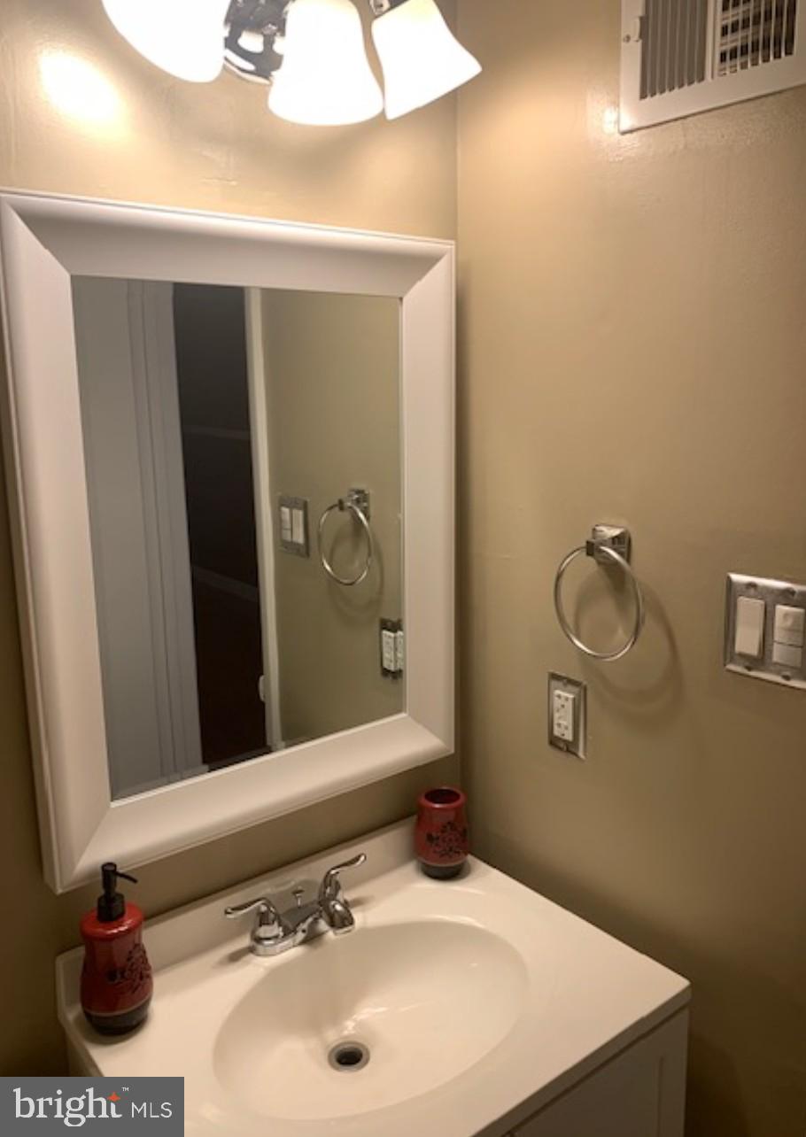 14999 Carlsbad Road Woodbridge, VA 22193 - Photo 51 of 54