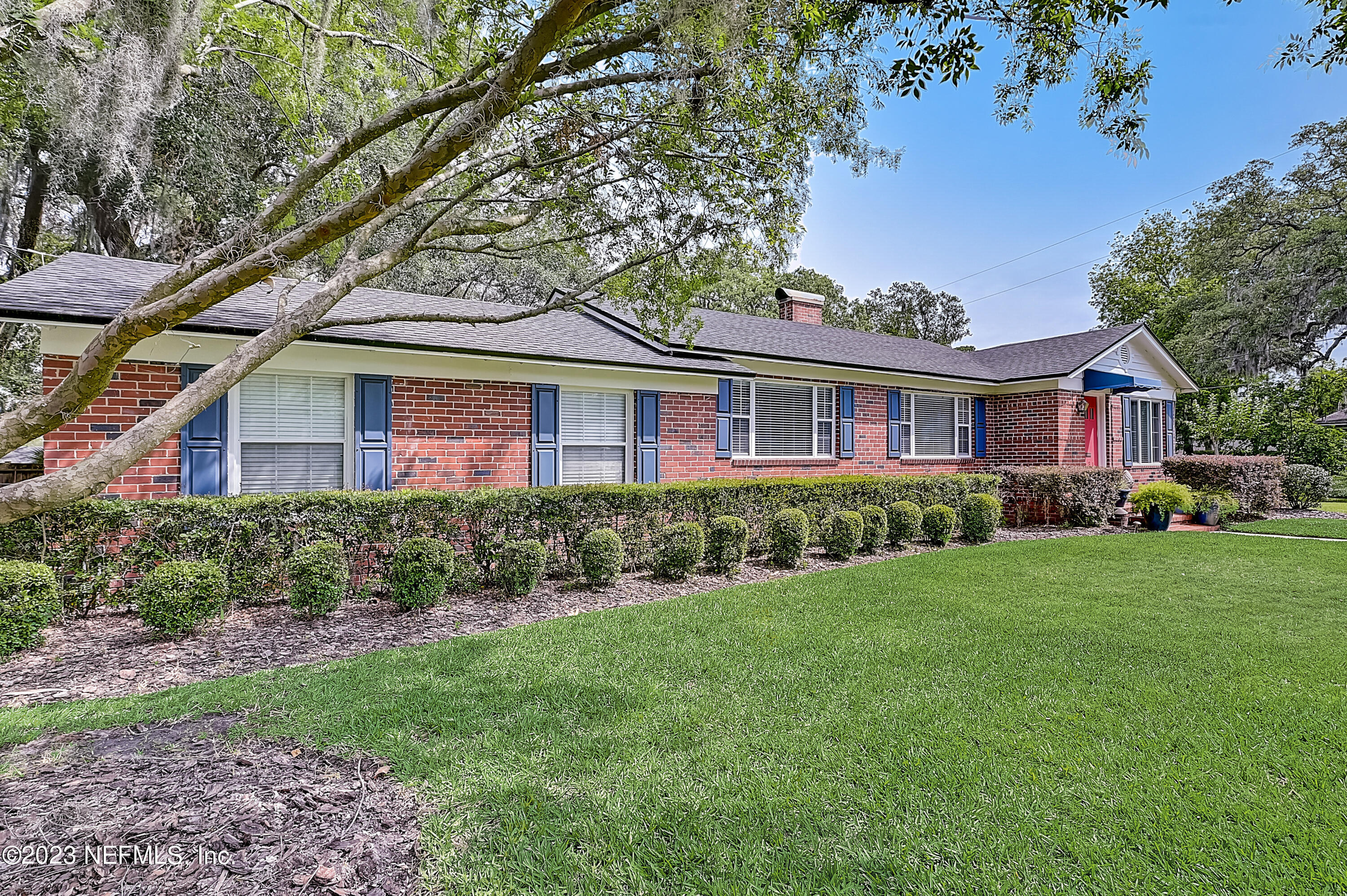 2631 Jolly Road Jacksonville, FL 32207 - Photo 3 of 42 a front view of a house with a garden